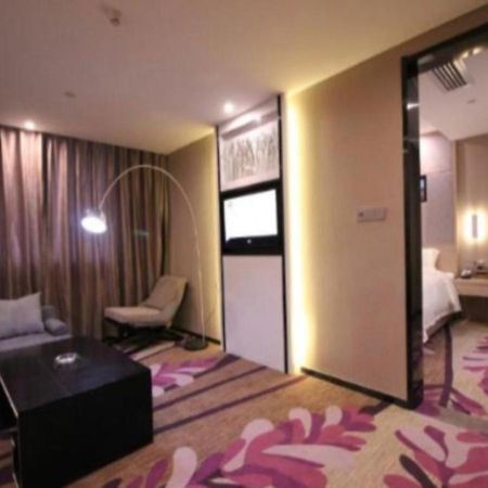 Lavande Hotel Nanchang Ai XI Hu Subway East Station Branch מראה חיצוני תמונה